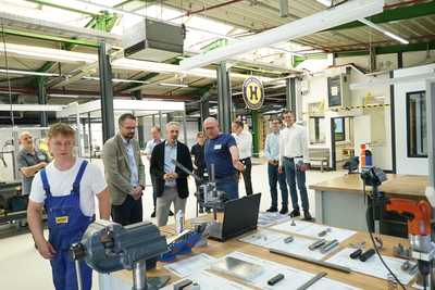 Hengst eröffnet Trainingszentrum in Münster